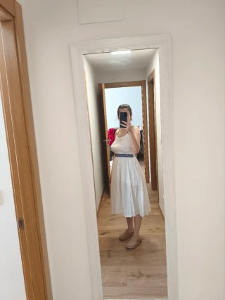 Vestido griego blanco con detalles azules