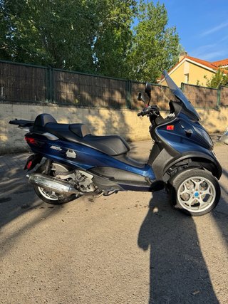 Piaggio 500 Maxi Scooter Azul