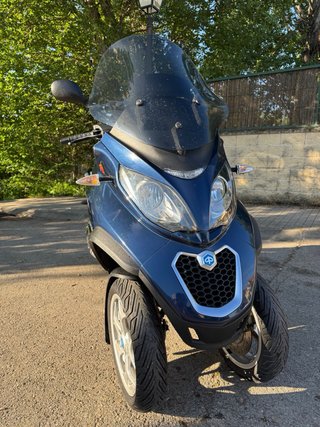 Piaggio 500 Maxi Scooter Azul