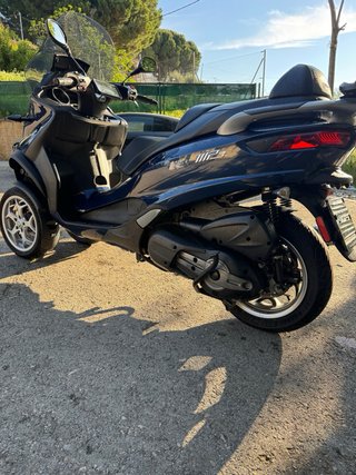 Piaggio 500 Maxi Scooter Azul