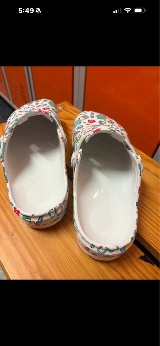 Zuecos sanitarios talla 38
