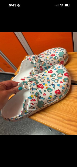 Zuecos sanitarios talla 38
