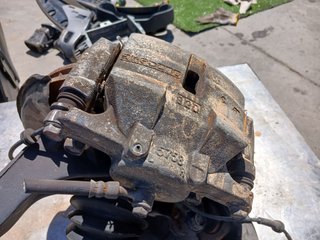 PINZA DE FRENO DELANTERA IZQUIERDA Renault Kadjar (06.2015->)