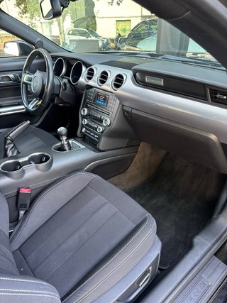 Ford Mustang 5.0 GT V8 cambio manual