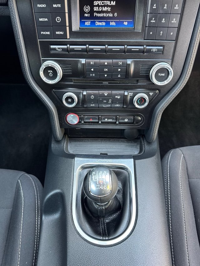 Ford Mustang 5.0 GT V8 cambio manual