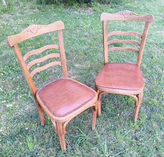 2 SILLAS DE MADERA