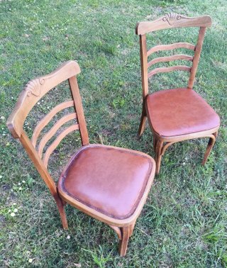 2 SILLAS DE MADERA
