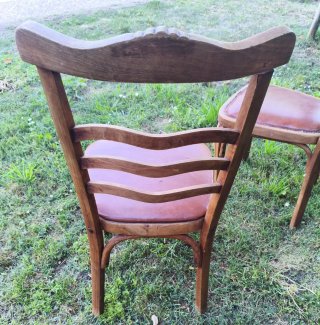 2 SILLAS DE MADERA