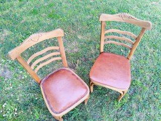 2 SILLAS DE MADERA