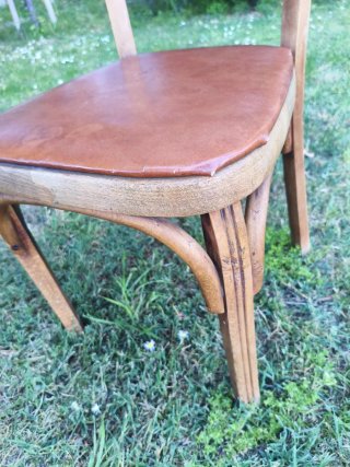 2 SILLAS DE MADERA
