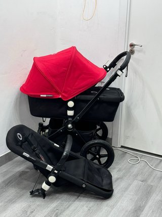 Passeggino Bugaboo Camaleón 3 Plus, rosso e nero, con ovetto