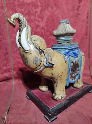 Escultura de elefante antigua
