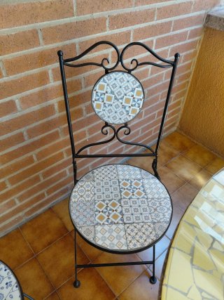 Conjuntl de Mesa y 4 sillas mosaico cristal y meta