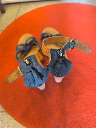 Sandalias UGG cuña azul y marrón