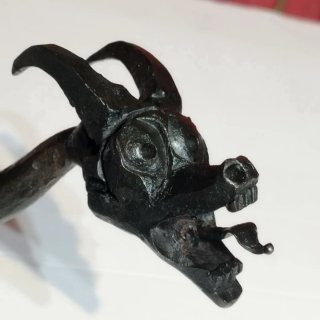 Antiguo dragón de forja