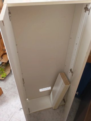 Armario blanco de baño