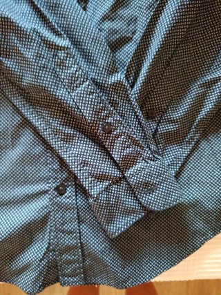 Camisa de hombre azul con puntos marca Zara