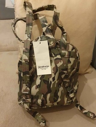 Mochila Stradivarius camuflaje