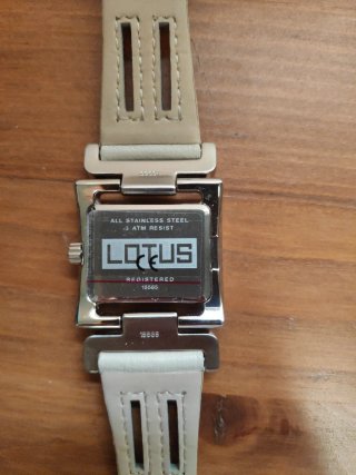 Reloj Lotus Beige y Plateado