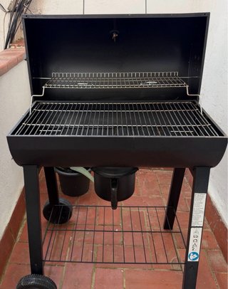 Barbacoa de carbón negra