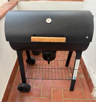 Barbacoa de carbón negra