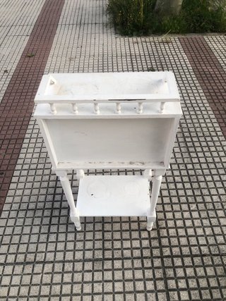 Tavolino ausiliario in legno bianco