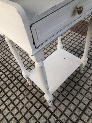 Tavolino ausiliario in legno bianco