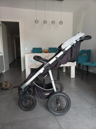 Carrito infantil gris y negro loopi running