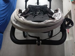 Carrito infantil gris y negro loopi running