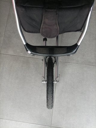 Carrito infantil gris y negro loopi running