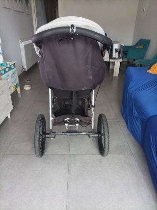 Carrito infantil gris y negro loopi running