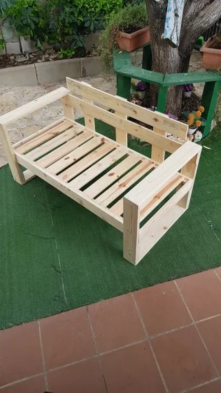 Sofá de madera rústico