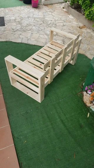 Sofá de madera rústico