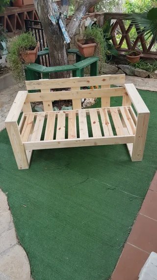 Sofá de madera rústico