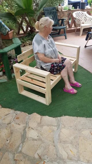 Sofá de madera rústico