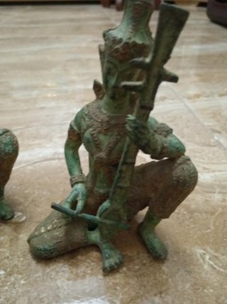Figuras antiguas de bronce