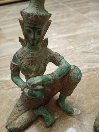 Figuras antiguas de bronce
