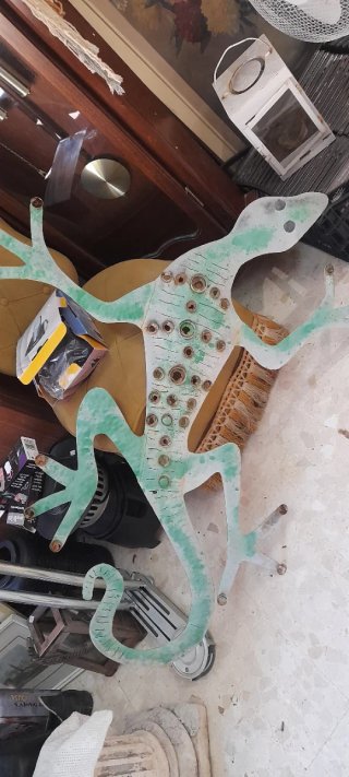 Lagarto decorativo de hierro
