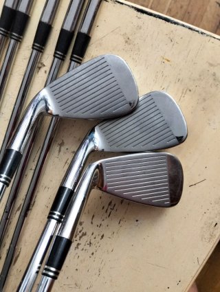 Set Hierros Wilson Deep Red ll Tour acero DG S300
