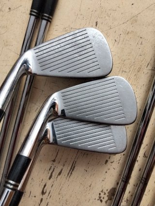 Set Hierros Wilson Deep Red ll Tour acero DG S300