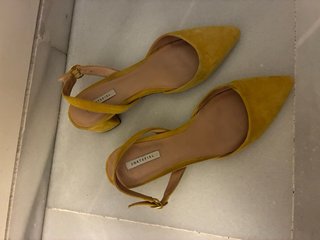 Zapatos amarillos Cortefiel cómodos