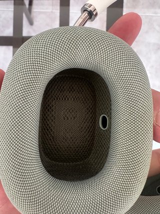 AirPods MAX verdes y blancos