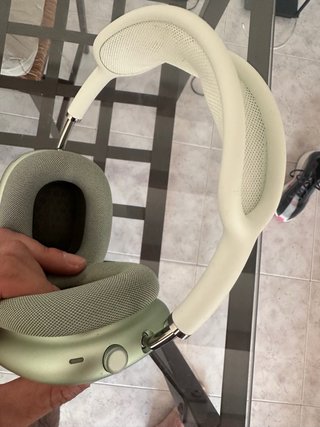 AirPods MAX verdes y blancos