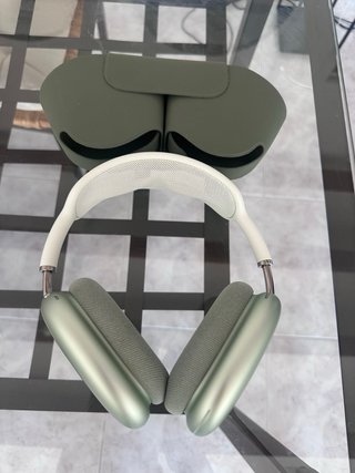 AirPods MAX verdes y blancos
