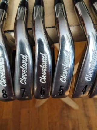 Set Hierros Cleveland Tour Action 7 DG R300 3/P