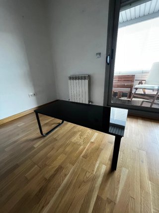 Mesa de centro negra con cristal