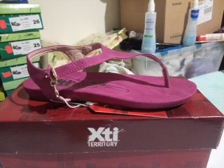 Sandalias planas Xti rosas.Talla 38 y 39.