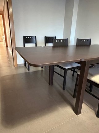 Mesa comedor+ 6 sillas tapizadas.