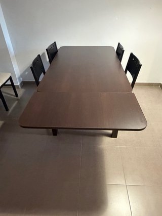 Mesa comedor+ 6 sillas tapizadas.