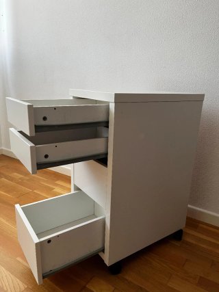 Cajonera gris con ruedas